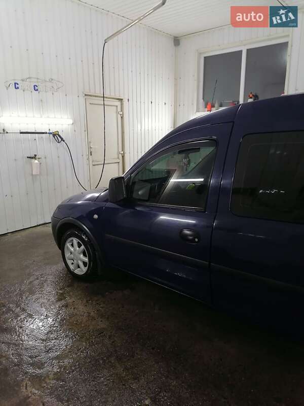 Минивэн Opel Combo 2005 в Надворной