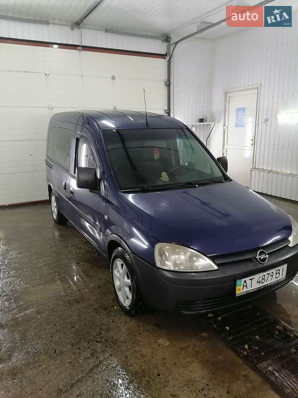 Минивэн Opel Combo 2005 в Надворной
