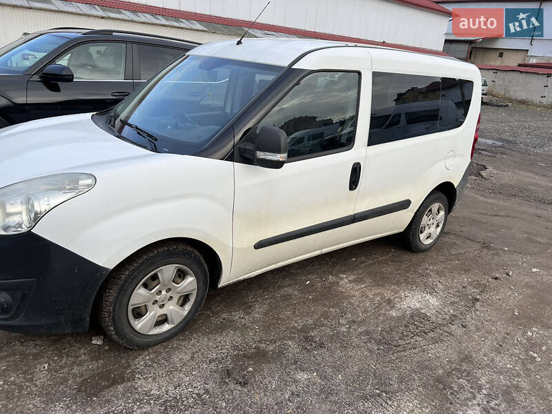 Мінівен Opel Combo 2012 в Львові