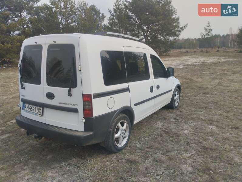 Мінівен Opel Combo 2009 в Олевську