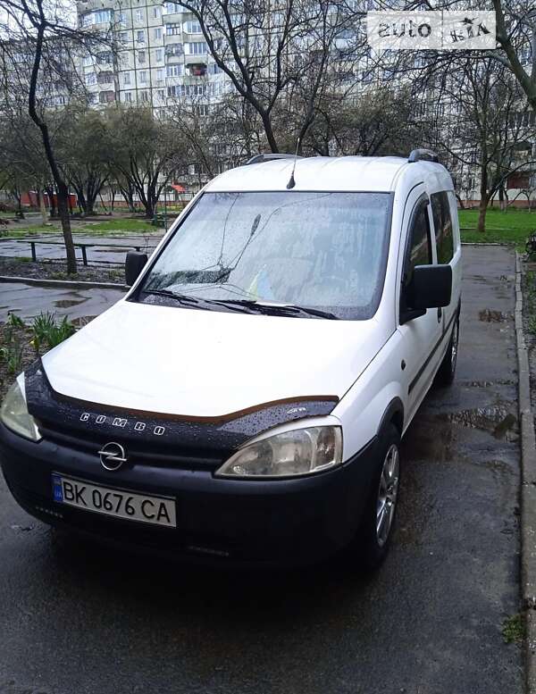 Грузовики Opel Combo