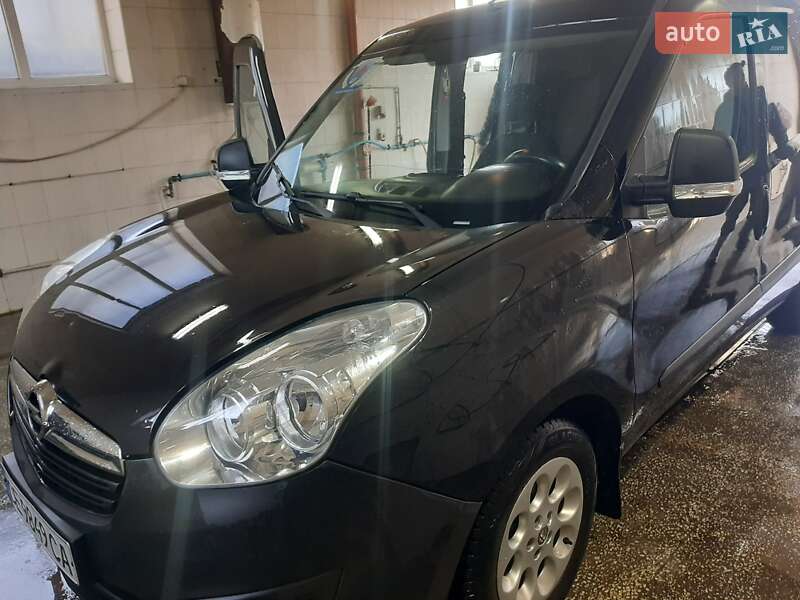 Грузопассажирский фургон Opel Combo