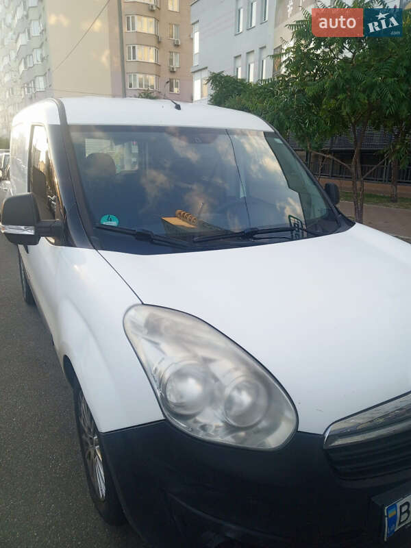 Вантажівки Opel Combo