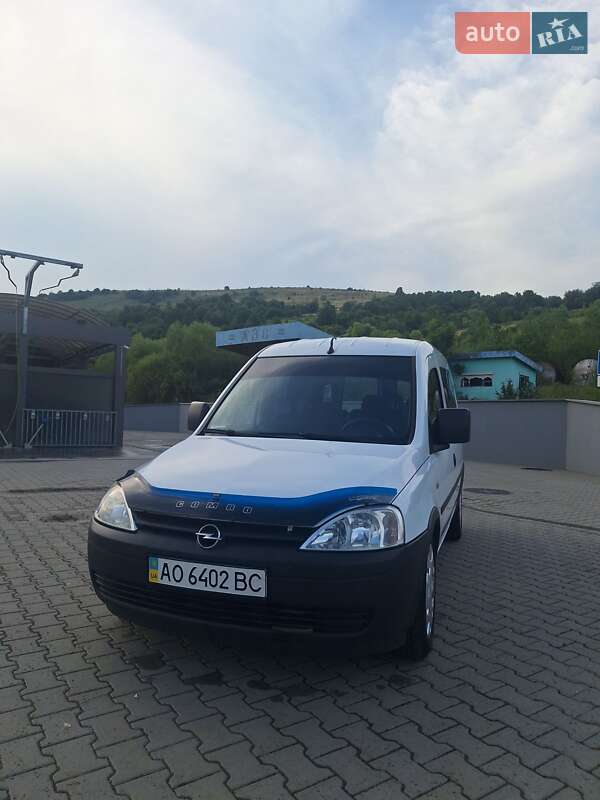 Легкові Opel Combo