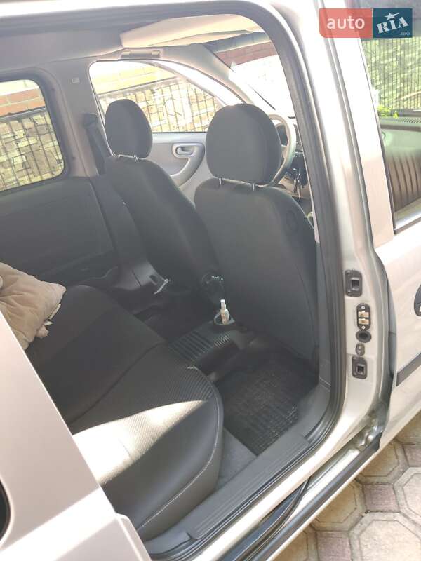 Минивэн Opel Combo 2008 в Гадяче