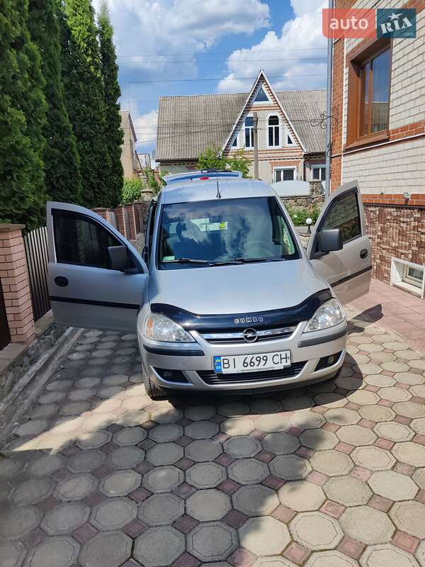 Минивэн Opel Combo 2008 в Гадяче