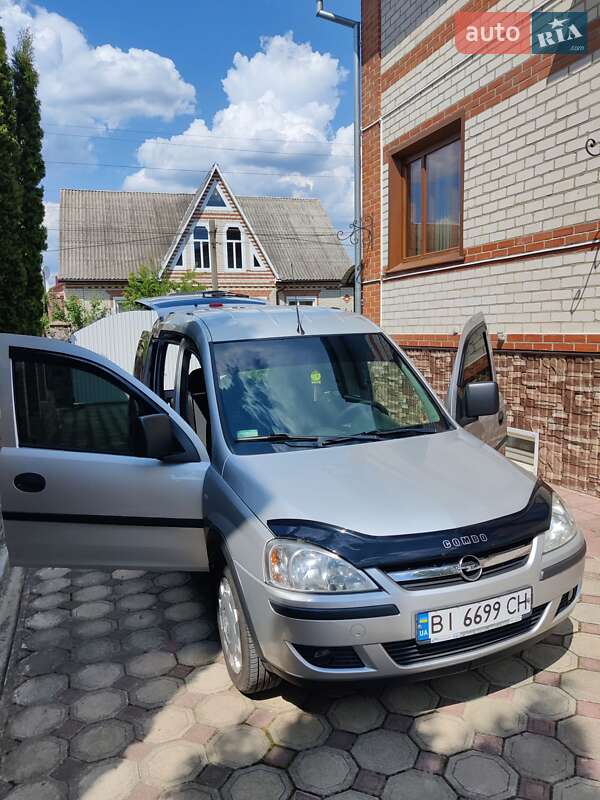 Минивэн Opel Combo 2008 в Гадяче