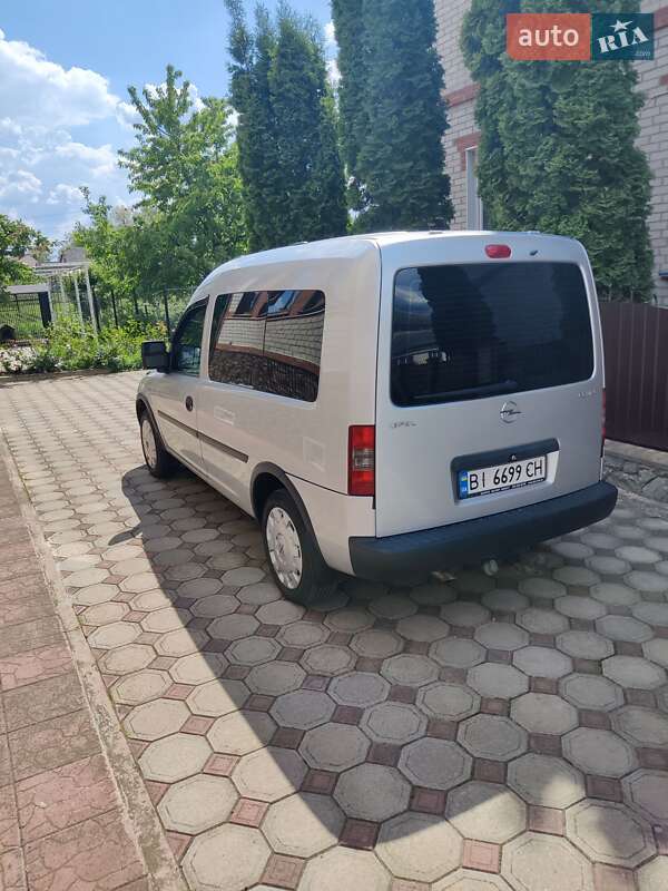 Минивэн Opel Combo 2008 в Гадяче