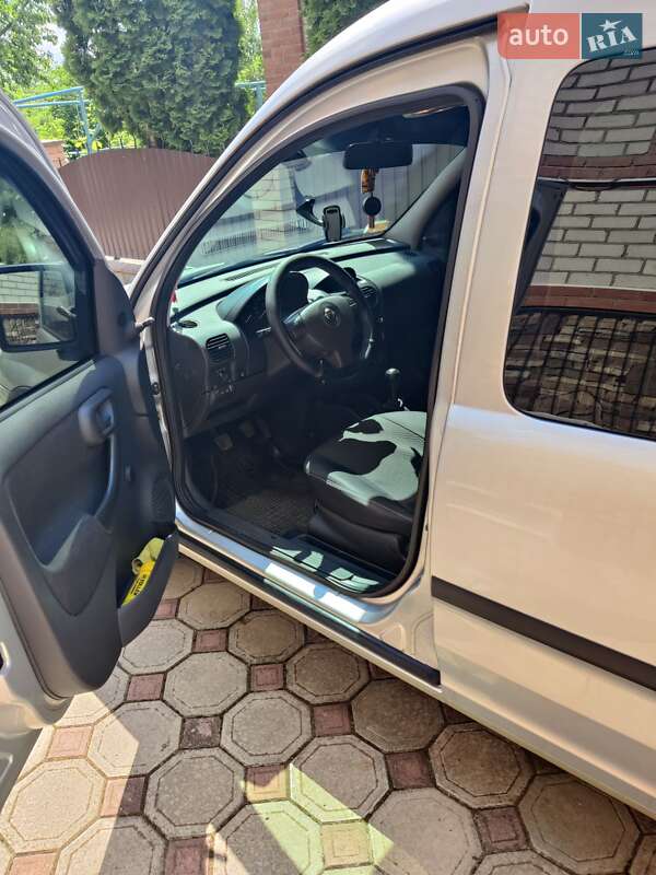 Минивэн Opel Combo 2008 в Гадяче