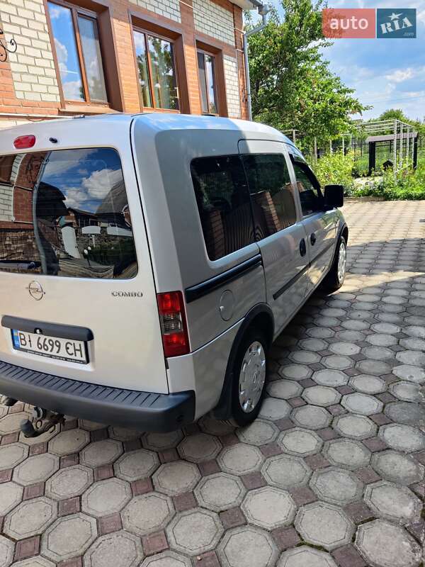 Минивэн Opel Combo 2008 в Гадяче
