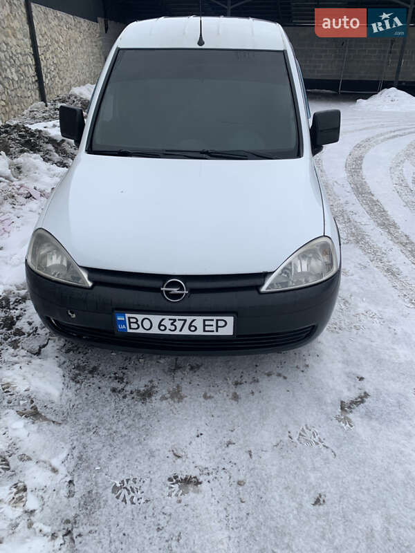 Вантажопасажирський фургон Opel Combo