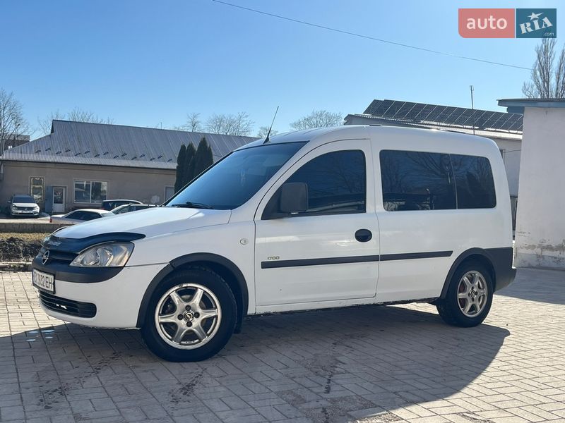 Мінівен Opel Combo