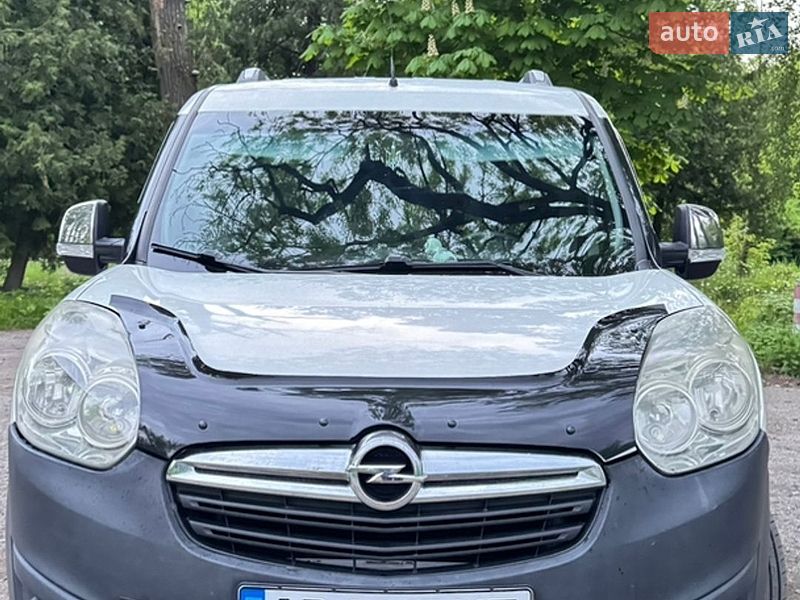 Вантажний фургон Opel Combo 2012 в Браїлові