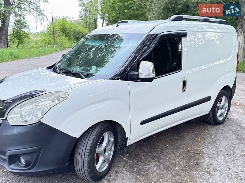 Вантажний фургон Opel Combo 2012 в Браїлові