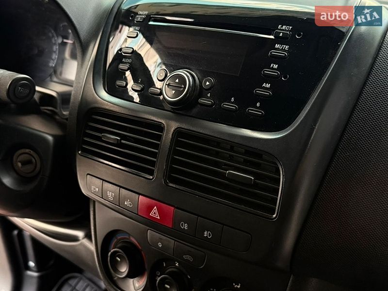 Вантажний фургон Opel Combo 2014 в Хмельницькому