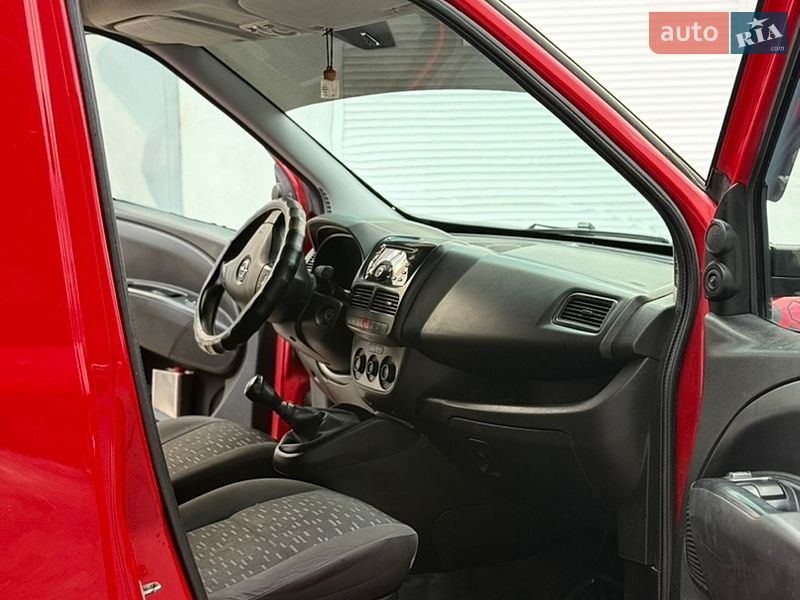 Вантажний фургон Opel Combo 2014 в Хмельницькому