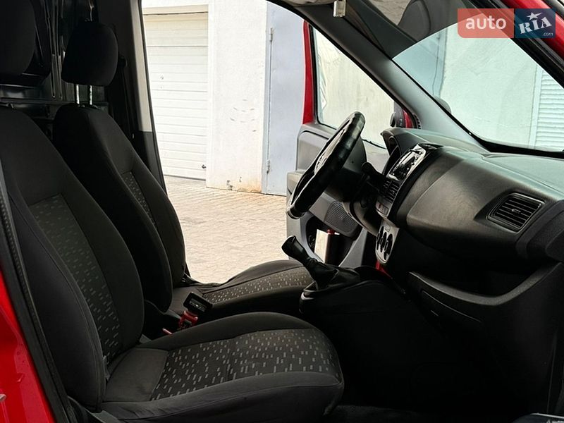 Вантажний фургон Opel Combo 2014 в Хмельницькому