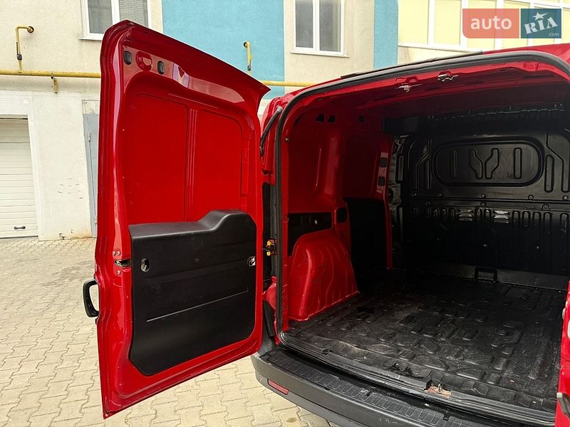 Вантажний фургон Opel Combo 2014 в Хмельницькому