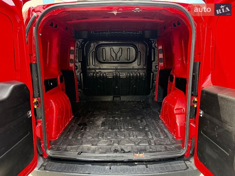 Вантажний фургон Opel Combo 2014 в Хмельницькому