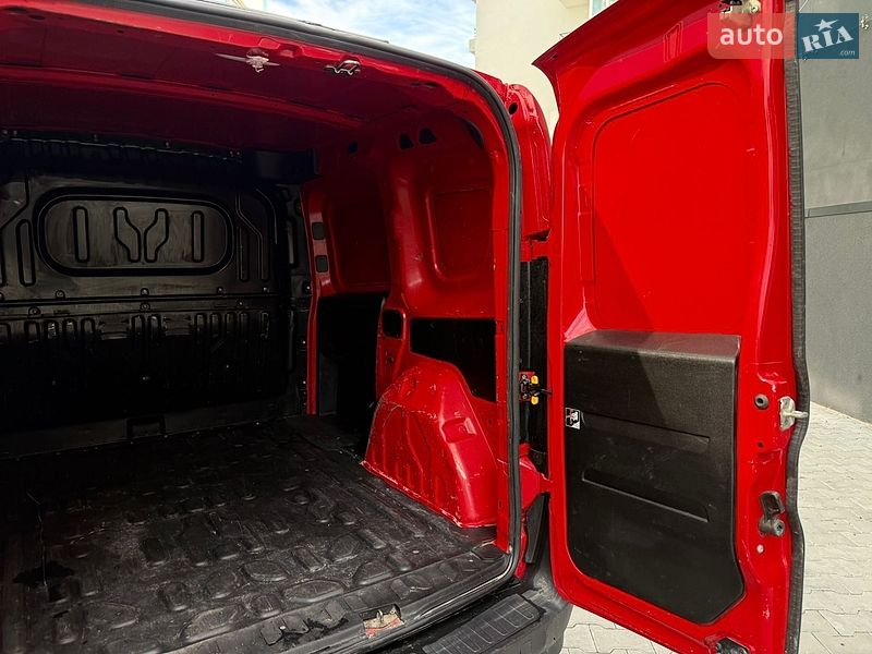 Вантажний фургон Opel Combo 2014 в Хмельницькому