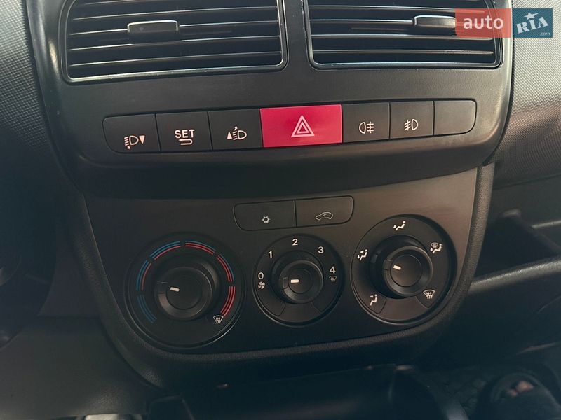 Вантажний фургон Opel Combo 2014 в Хмельницькому