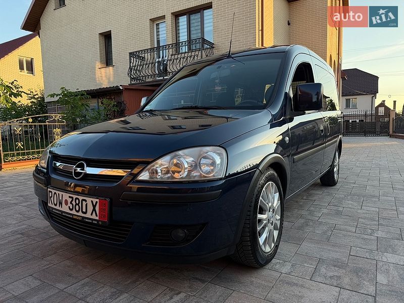 Минивэн Opel Combo 2010 в Ковеле