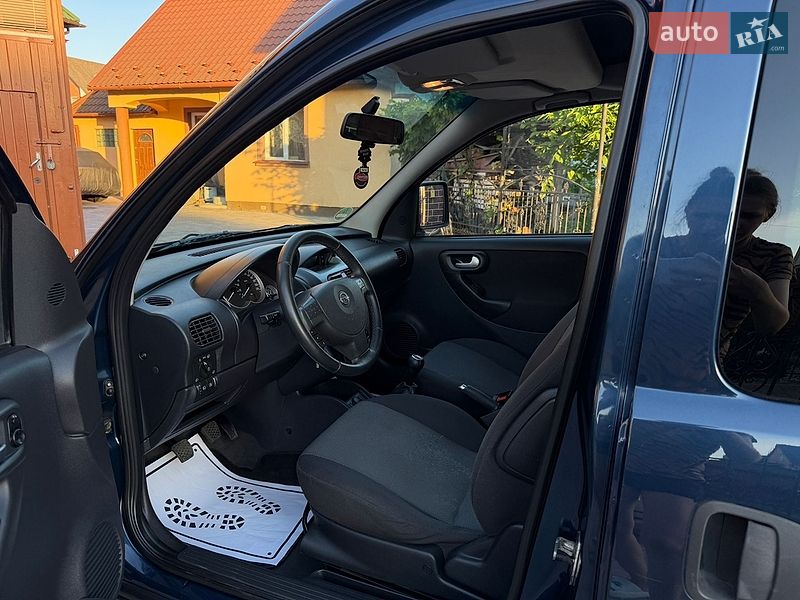 Минивэн Opel Combo 2010 в Ковеле