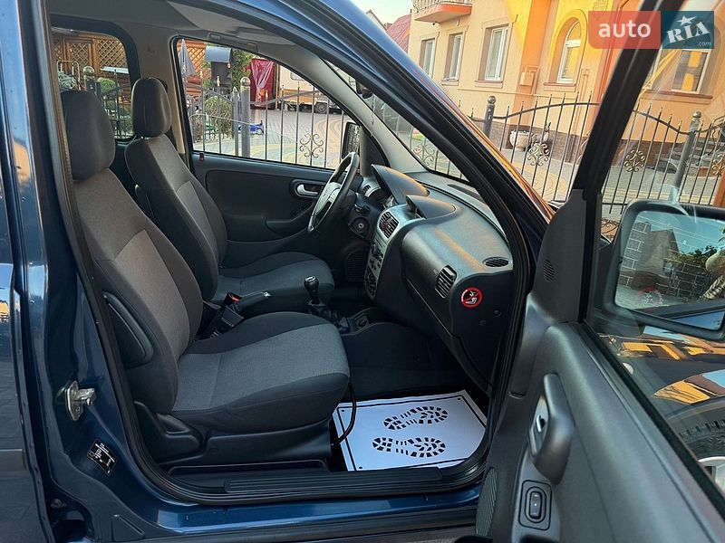Минивэн Opel Combo 2010 в Ковеле