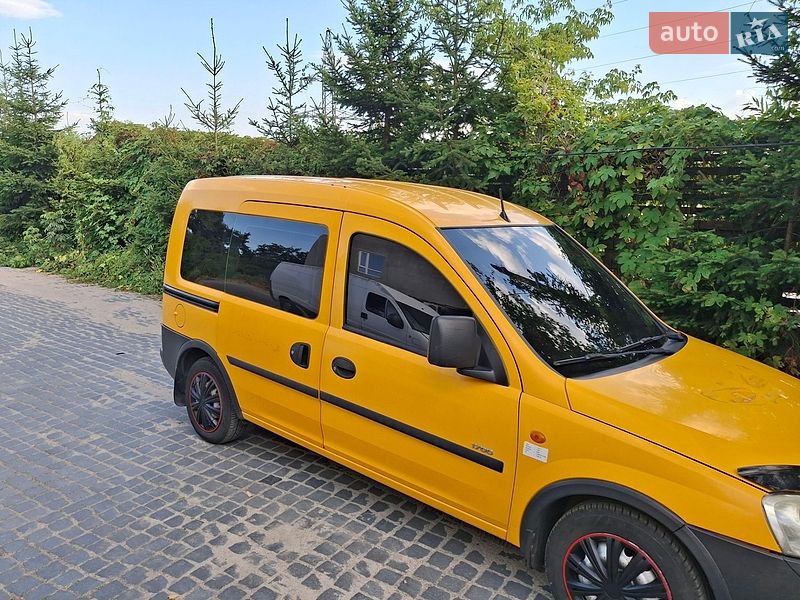 Минивэн Opel Combo 2002 в Коростене