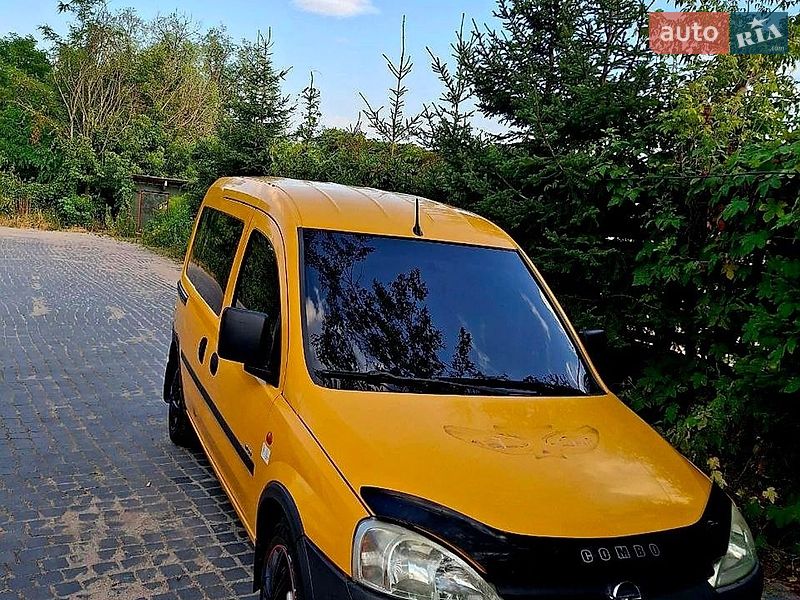 Минивэн Opel Combo 2002 в Коростене