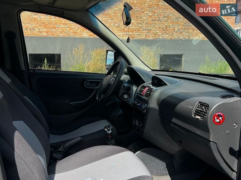 Минивэн Opel Combo 2006 в Луцке