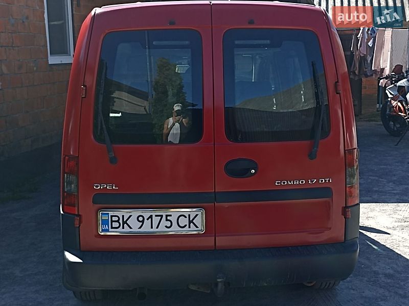 Минивэн Opel Combo 2004 в Сарнах