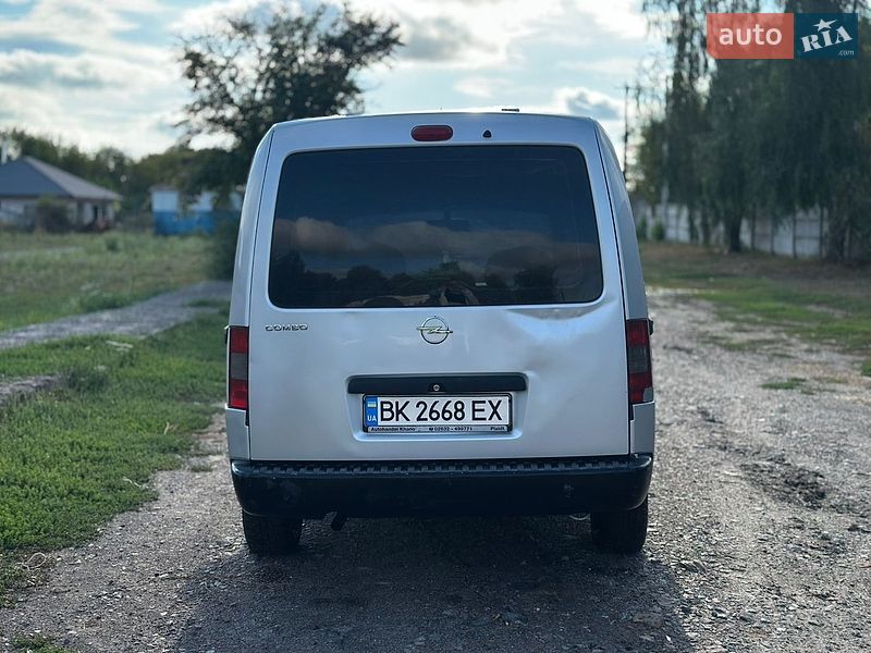 Минивэн Opel Combo 2009 в Остроге