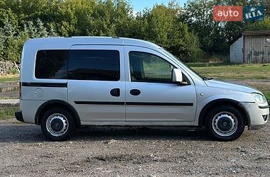 Минивэн Opel Combo 2009 в Остроге