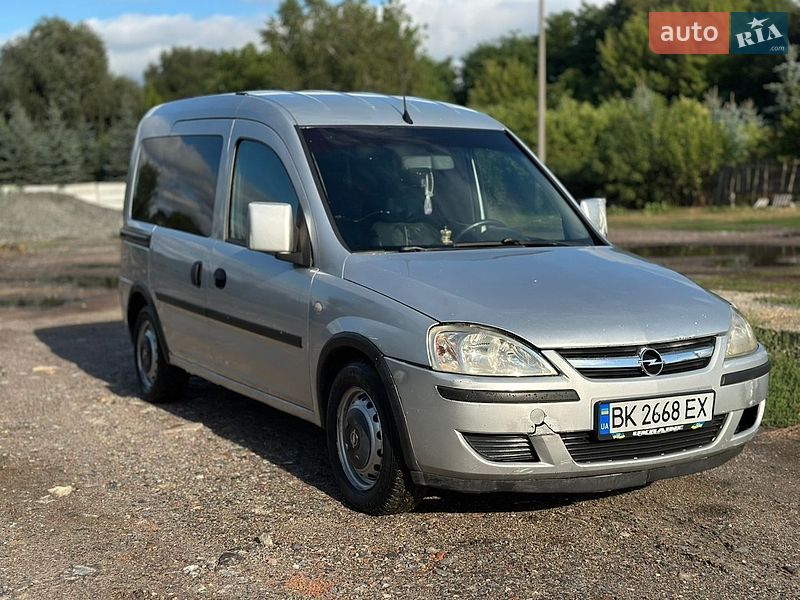 Минивэн Opel Combo 2009 в Остроге