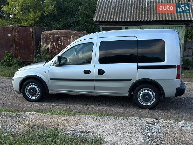 Минивэн Opel Combo 2009 в Остроге