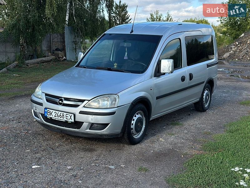 Минивэн Opel Combo 2009 в Остроге