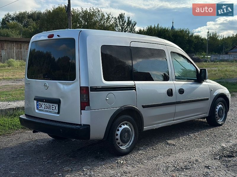 Минивэн Opel Combo 2009 в Остроге