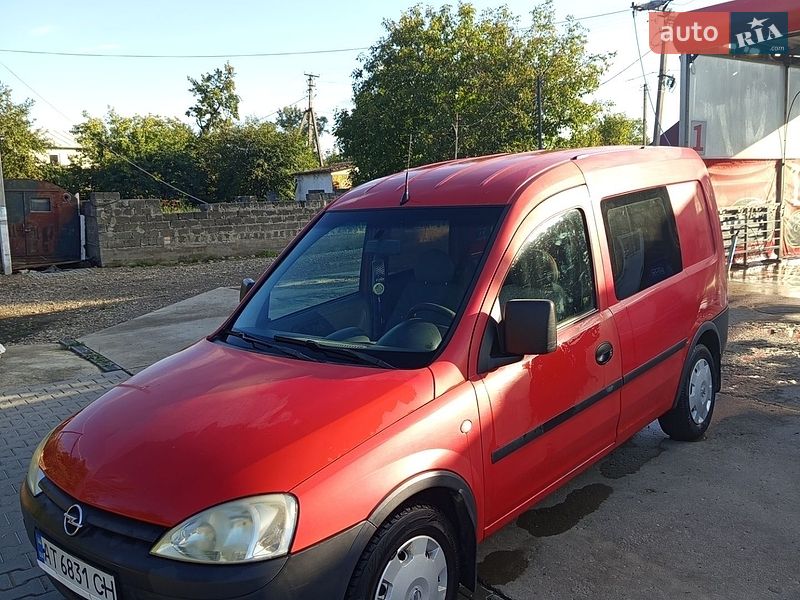 Вантажівки Opel Combo