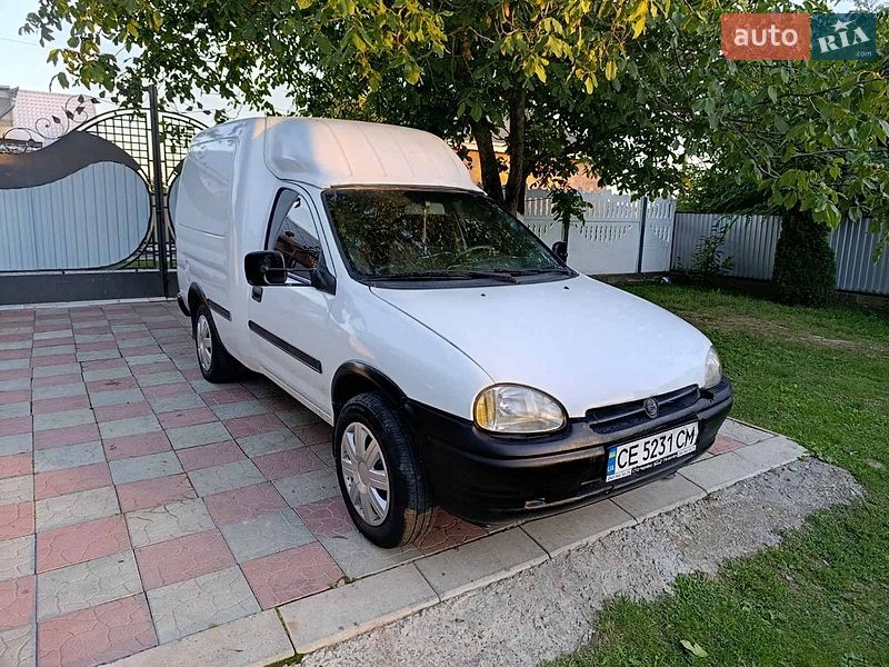 Вантажний фургон Opel Combo 1996 в Чернівцях