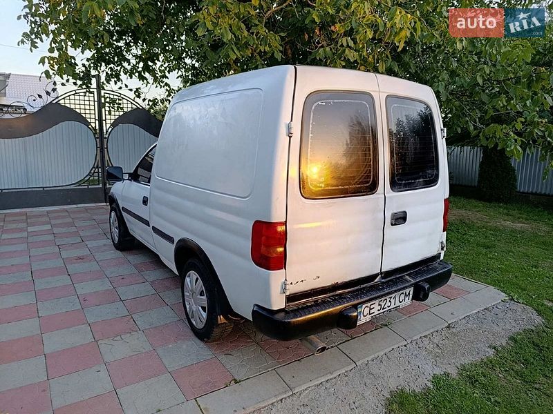 Вантажний фургон Opel Combo 1996 в Чернівцях