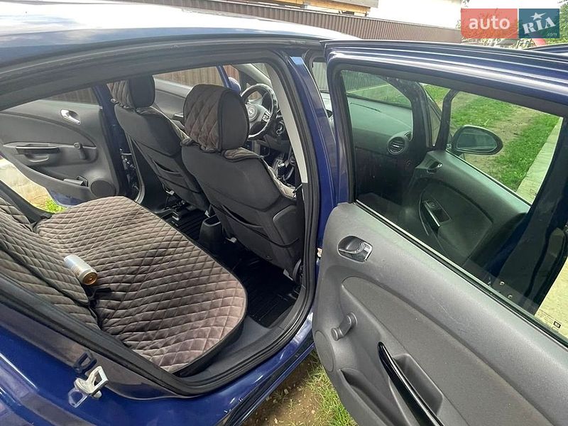 Хэтчбек Opel Corsa 2010 в Надворной