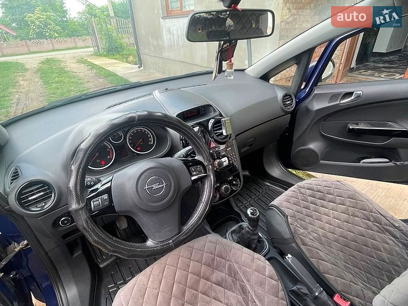 Хэтчбек Opel Corsa 2010 в Надворной