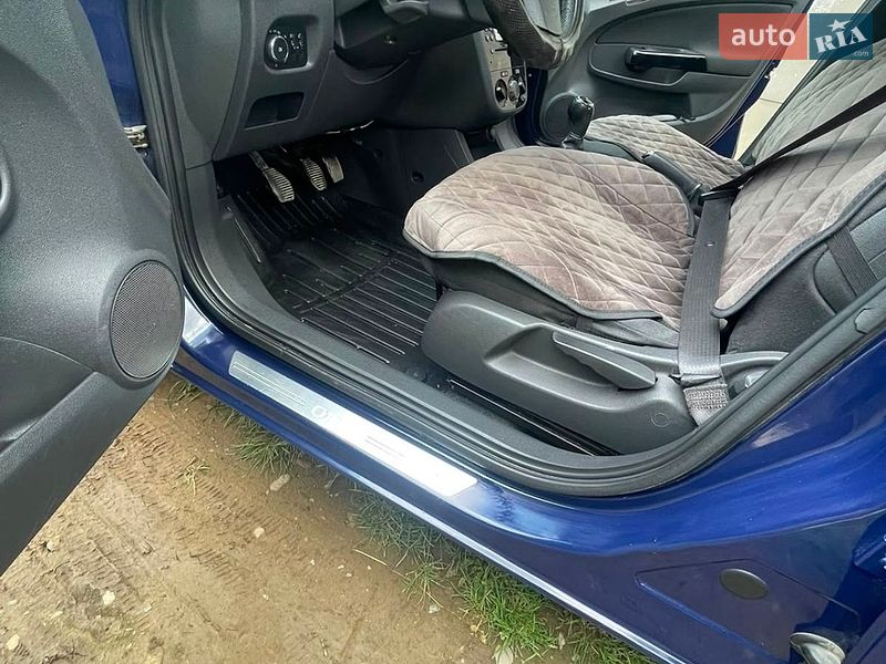 Хэтчбек Opel Corsa 2010 в Надворной