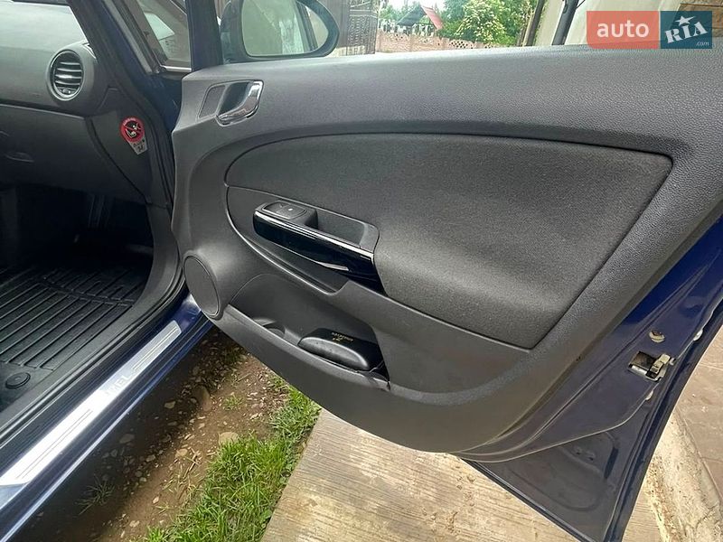 Хэтчбек Opel Corsa 2010 в Надворной