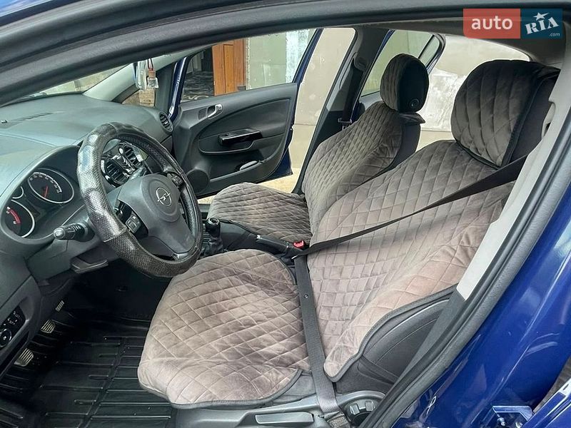 Хэтчбек Opel Corsa 2010 в Надворной