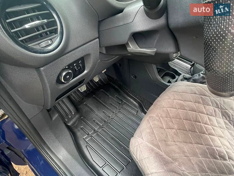 Хэтчбек Opel Corsa 2010 в Надворной