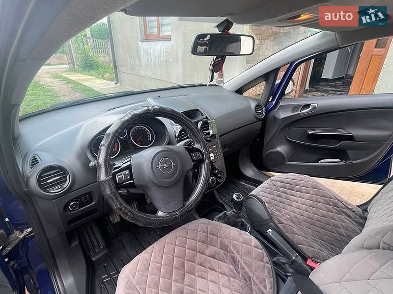 Хэтчбек Opel Corsa 2010 в Надворной