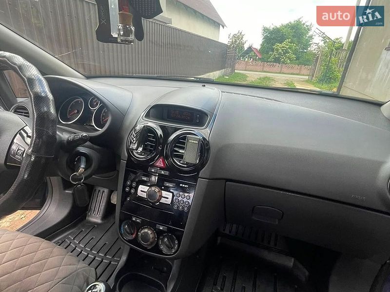 Хэтчбек Opel Corsa 2010 в Надворной