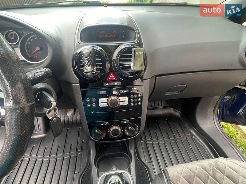Хэтчбек Opel Corsa 2010 в Надворной